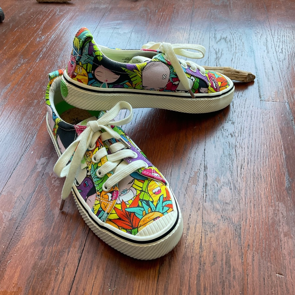 Cariuma + TOZ Women's Collector's Edition Low Canvas Multicolor Sneakers